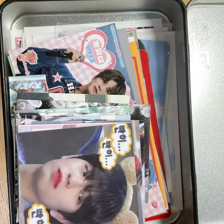 [BUNJANG] Stray Kids Bundle Set (Photocard Holder Excluded) - Includes Idol Dolls, Fan-Made Goods, Postcards, Light Stick, Opened Albums, Photocards, etc. / 일괄)스키즈 굿즈 일괄판매/스키즈인형,비공굿,엽서,응원봉,개봉앨범,증사등
