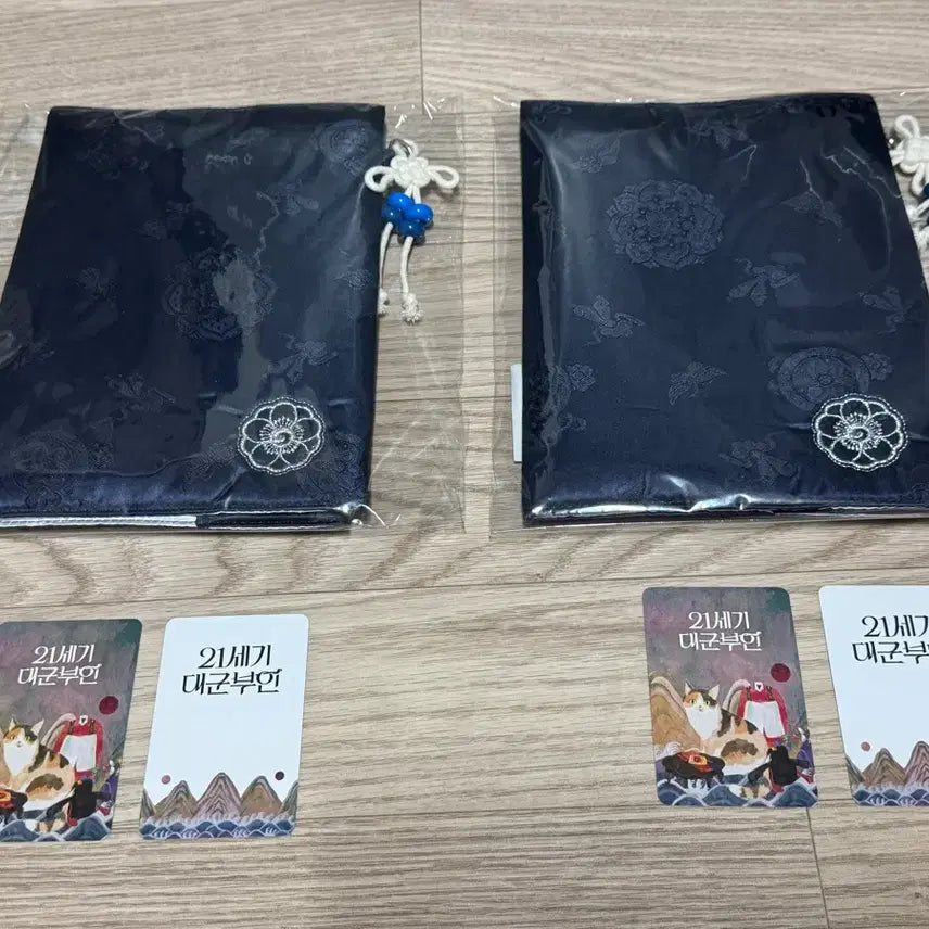 [SOLD OUT] 21세기 대군부인 북커버 개봉+미개봉 및 아이유 포토카드 일괄처분