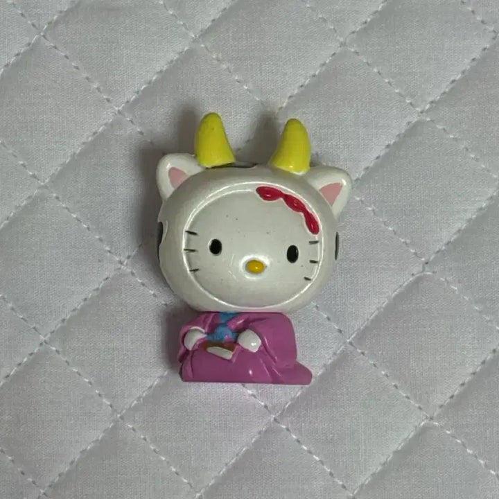 [BUNJANG] Hello Kitty 12 Zodiac Animals Ox Figure / 헬로키티 십이지신 십이간지 소 피규어