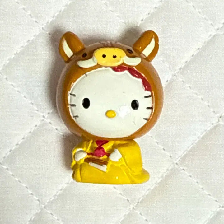 [BUNJANG] Hello Kitty Wild Boar Costume Classic Figure / 헬로키티 맷돼지 고전 피규어