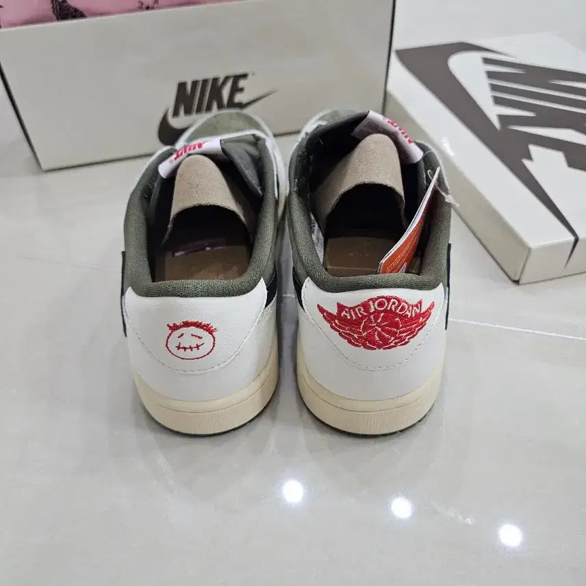 [BUNJANG] Nike Jordan Travis Scott Reverse Olive New / (270) 나이키 조던 스캇 리버스 올리브나코탭 새상품