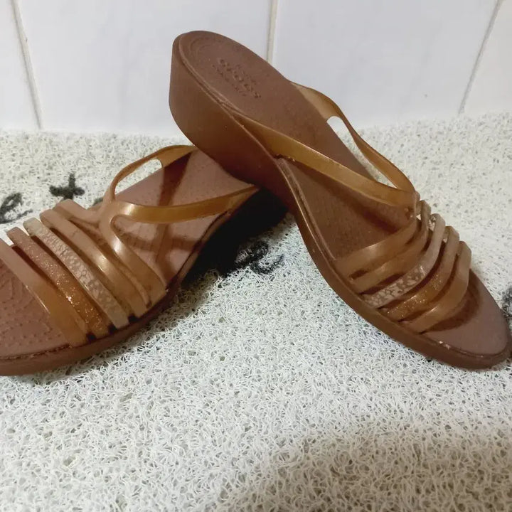 [BUNJANG] Crocs W6 (230mm) Brown Strap Sandals / 크록스w6 (230)브라운 슬리퍼