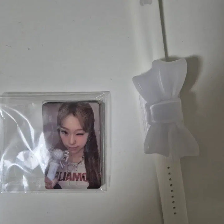 [BUNJANG] Izuna Lightstick + Photocard Full Set / 이즈나 응원봉(라이트밴드) +포카풀셋