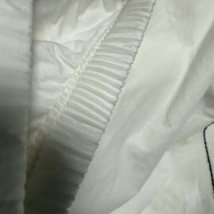 [BUNJANG] Matin Kim Coated Crop Blouson Jacket Ivory S / 마뗑킴 코팅 크롭 바람막이 블루종 아이보리 s