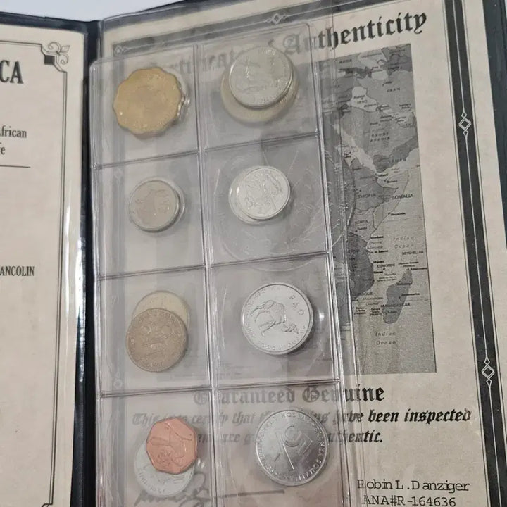 [BUNJANG] African Wildlife Coin Collection Book Set (16 Nations) / 아프리카 16개국 야생동물 주화 북세트