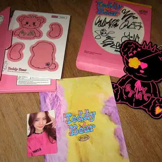 [BUNJANG] STAYC "Teddy Bear" Autographed CD 2-Set / 스테이씨 (STAYC) -친필싸인 CD : Teddy Bear 2종 세트