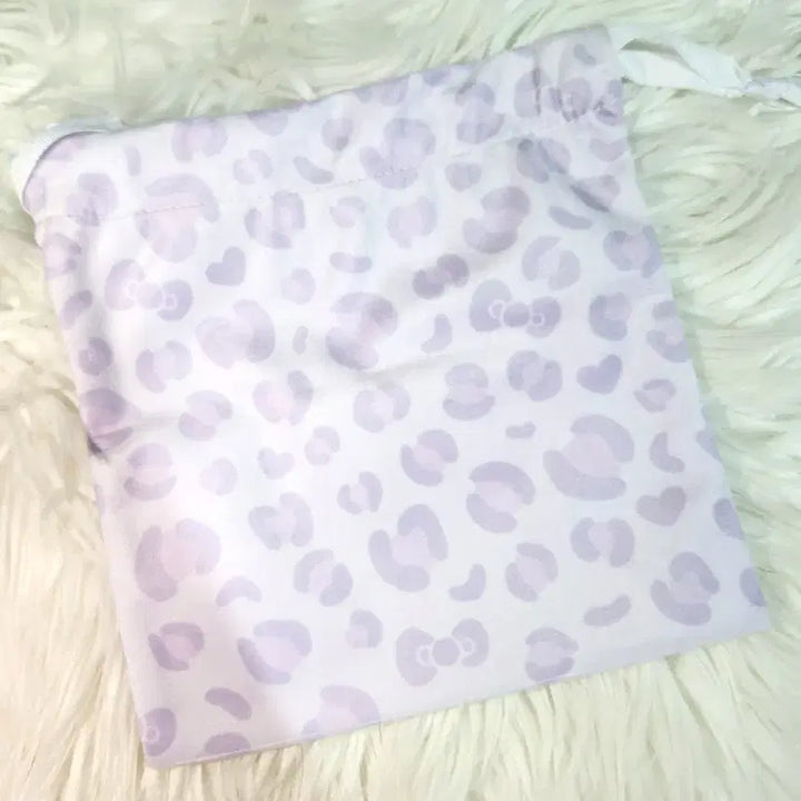 [BUNJANG] Hello Kitty Milky Face Collaboration Drawstring Pouch (Unused) / [미사용] 헬로키티 복조리 파우치 키티 스트링 파우치