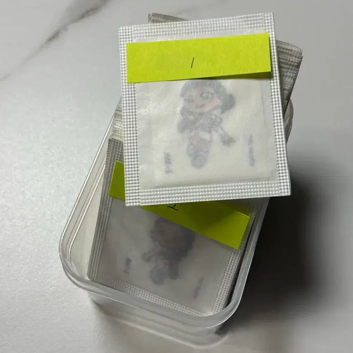 [BUNJANG] Amos Kedheon TtibuSeal Set (27 types, Sealed) / 아모스 케데헌 띠부씰 27종 미개봉 판매해요