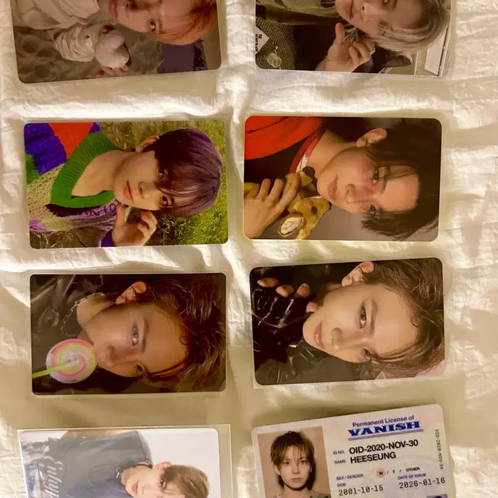 [BUNJANG] Heeseung Enhypen World Photocard Bundle Set / 희승포카(16)+희승 엔하이픈월드(2)+cgv희승특전 일괄