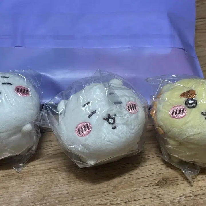 [BUNJANG] Chiikawa Lying Down Gacha Figure, Shisa / 치이카와 엎드린 가챠 치이카와 시사