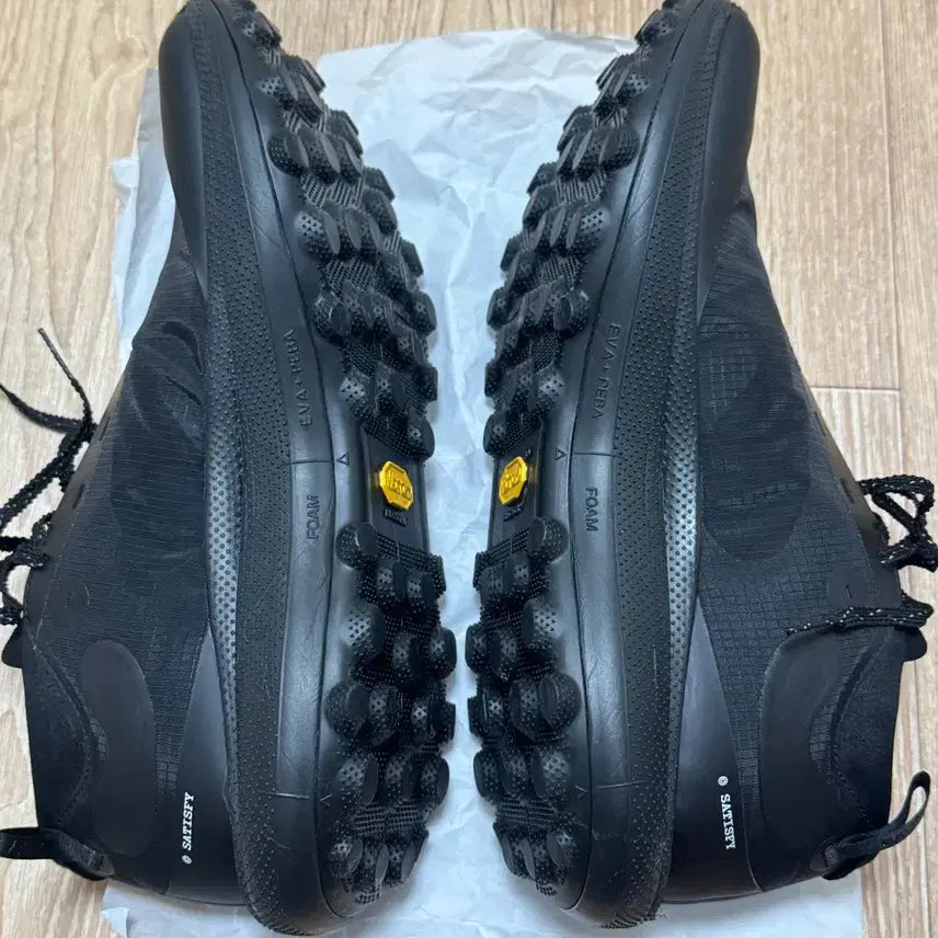 [BUNJANG] Satisfy The Locker Jet Black Sneakers / [275] 새티스파이(satisfy) 더 라커 제트 블랙