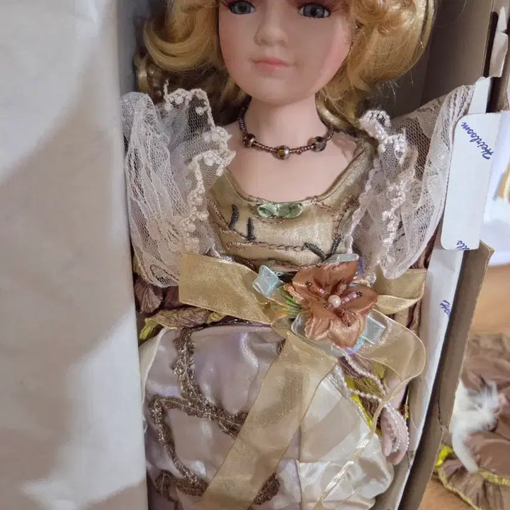 [BUNJANG] Golden Keepsake Limited Edition Porcelain Doll / 한정판 포세린 인형
