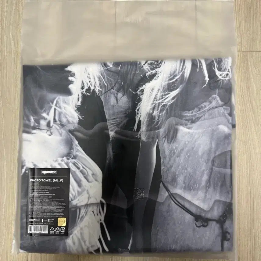 [BUNJANG] LE SSERAFIM Photo Towel / [OS] 르세라핌 포토 타월