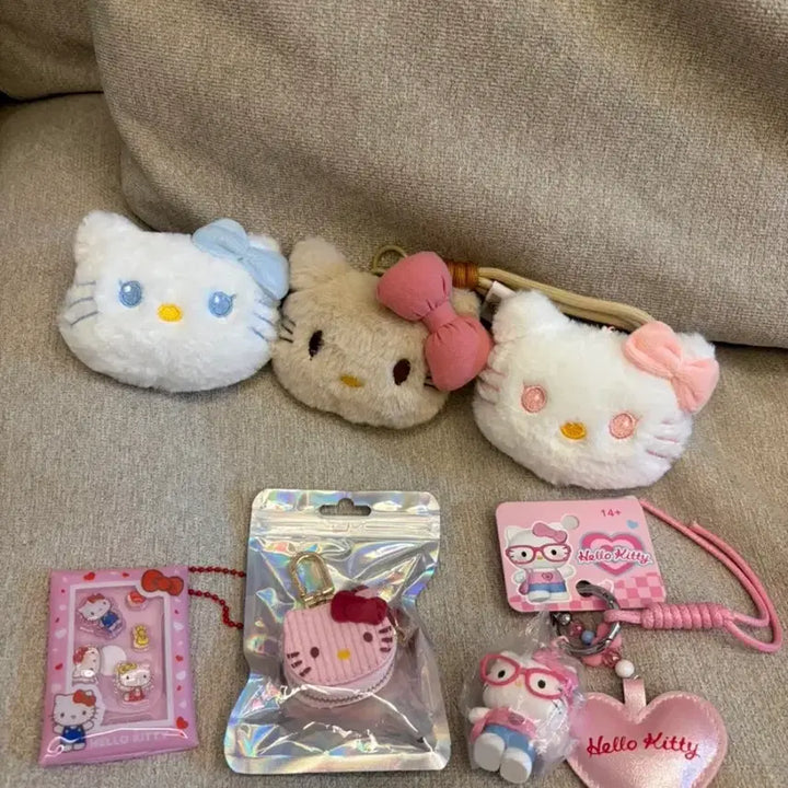 [BUNJANG] Hello Kitty 6종 Bundle Set Keychains &amp; Accessories / 새상품)헬로우 키티 6종 일괄판매합니다! 인형키링, 동전지갑 키링, 스티
