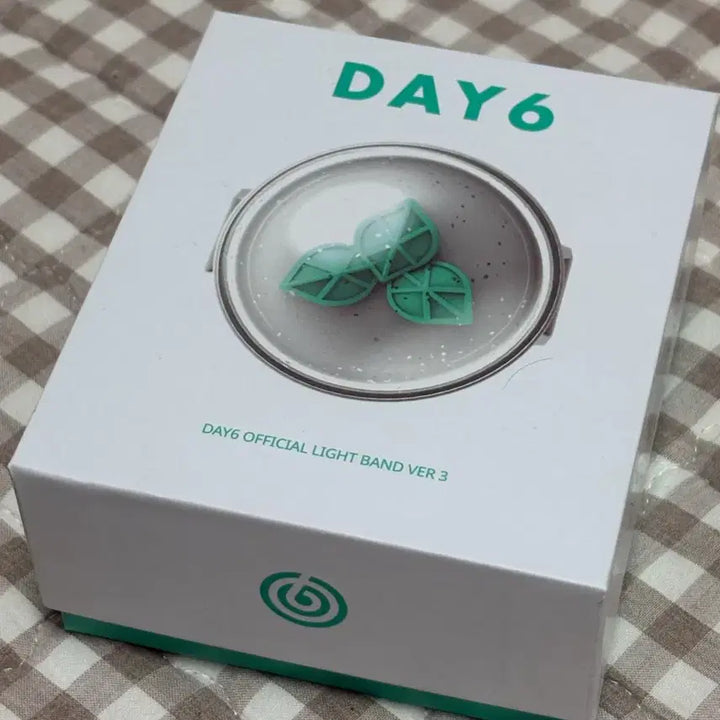 [BUNJANG] DAY6 Official Lightstick Made Inheaven Ver.3 / (새상품)DAY6 데이식스 공식 응원봉 마데워치 Ver.3