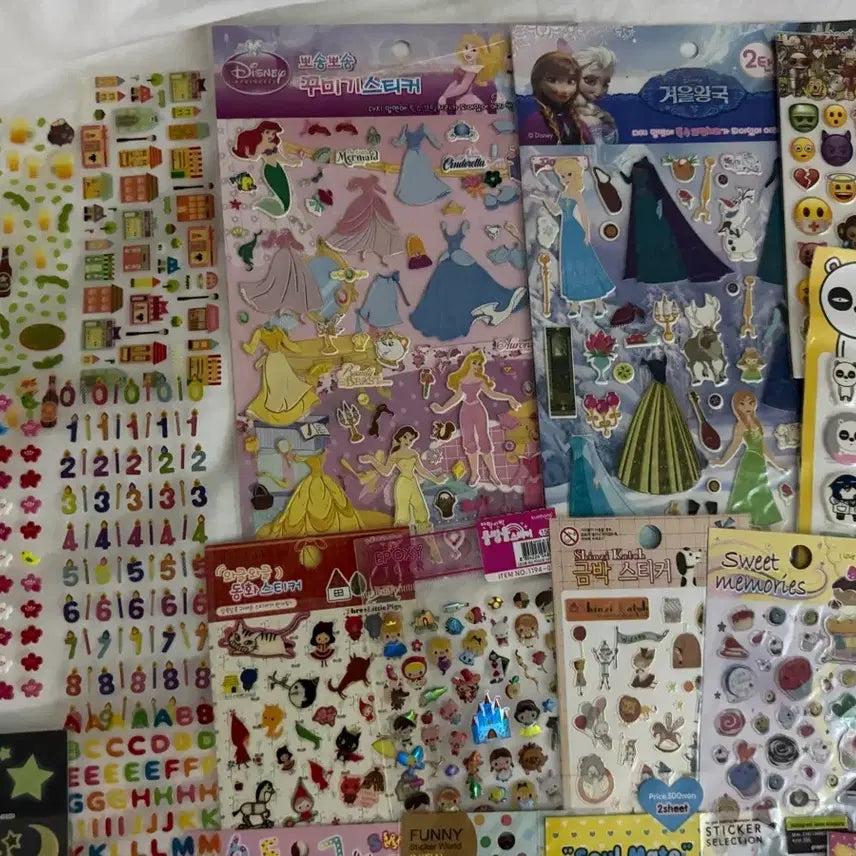 [BUNJANG] Vintage Sticker Bundle (Various Characters &amp; Themes) / 고전 스티커 일괄 (키티, 스쿠비두, 펠트 등등)