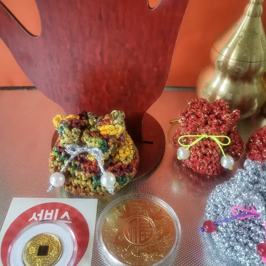 [BUNJANG] Year of the Horse 100 Million Won Commemorative Gold Coin &amp; Hand-Knitted Lucky Pouch Keyring Set / 금화 말띠 1억 기념주화
