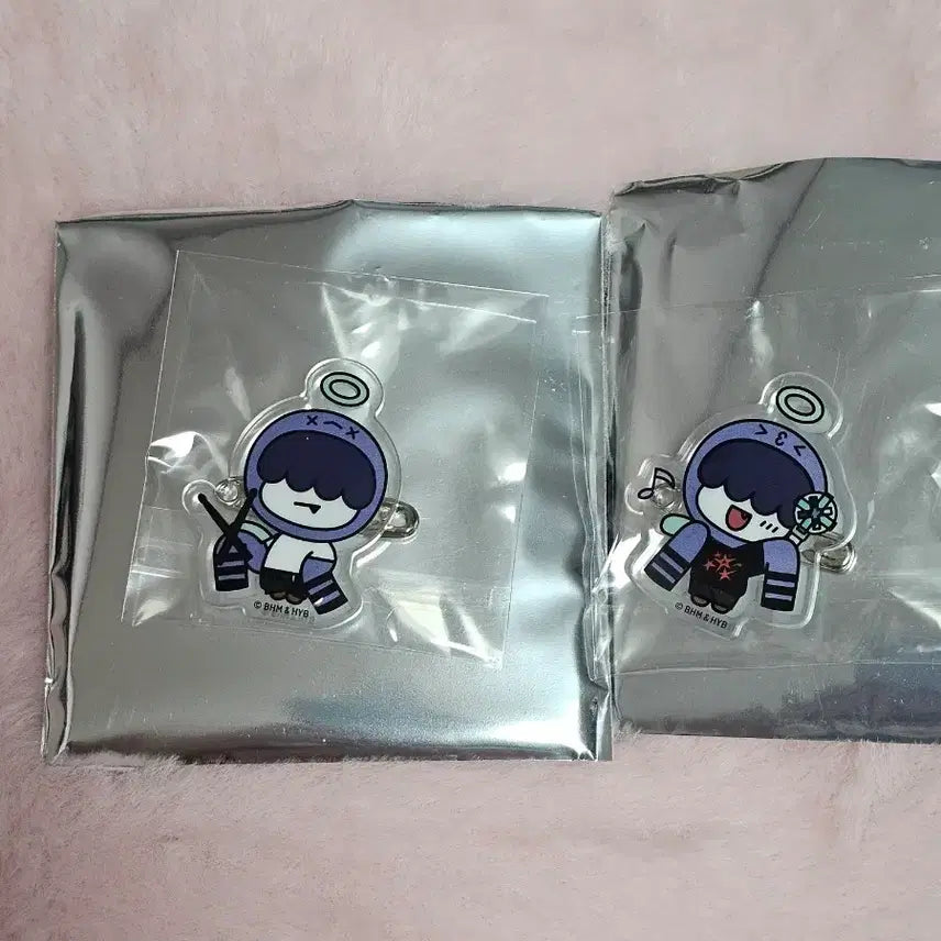[BUNJANG] TXT (TOMORROW X TOGETHER) Japan MOA x WEDDING Acrylic Badge Bundle Set / (일괄) 투바투 일본 모아콘 moa con 뿔바투 아크릴 뱃지 흠냐링