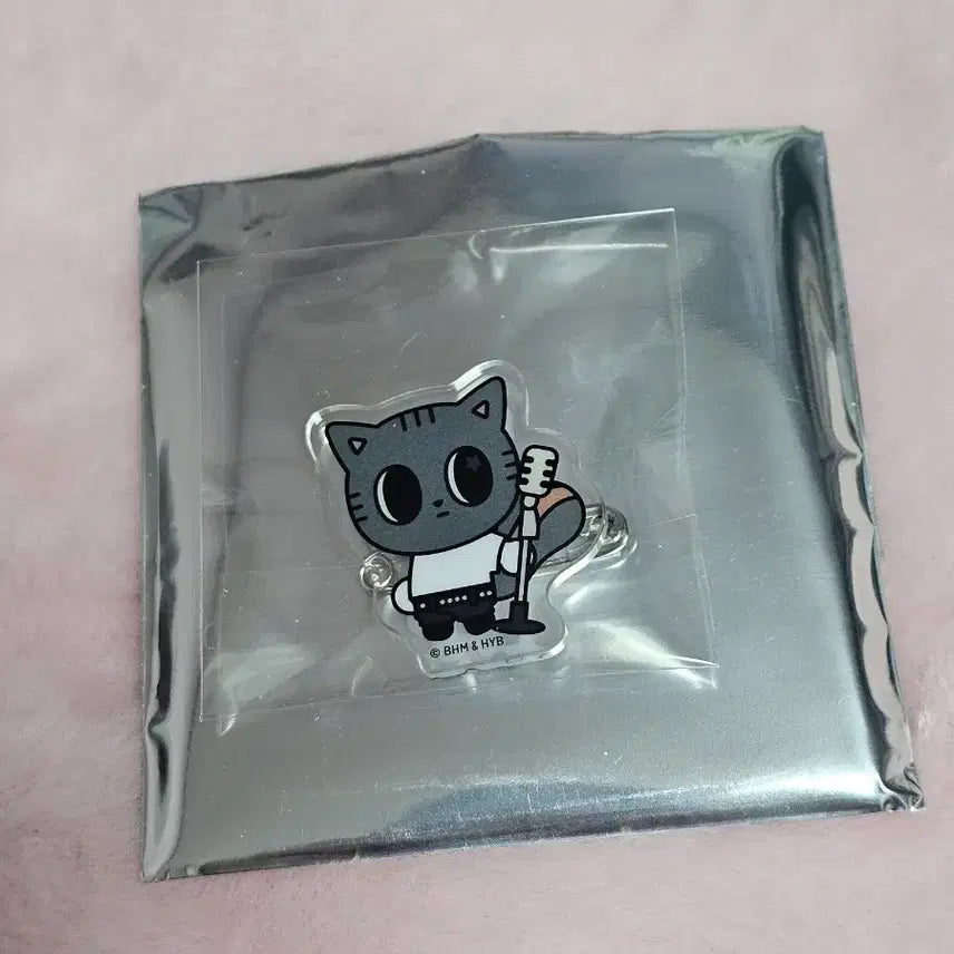 [BUNJANG] TXT Japan MOA X TOGETHER Bullbat Acrylic Badge Taehyun Dagonyan / 투바투 일본 모아콘 moa con 뿔바투 아크릴 뱃지 태현 다고냥
