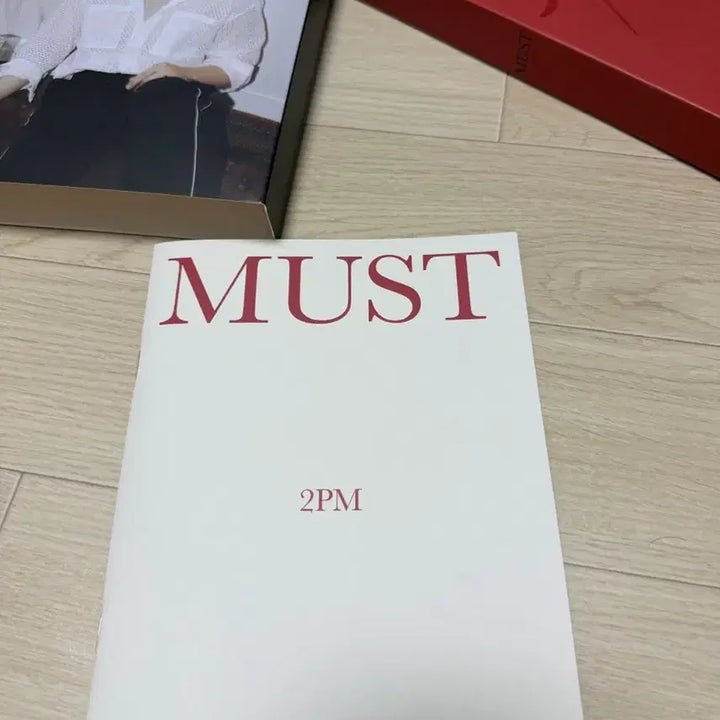 [BUNJANG] 2PM Junho MUST Limited Edition Photobook Set / 이준호 2PM 7집 must 준호 표지 한정반 (5천장 한정화보 포함)
