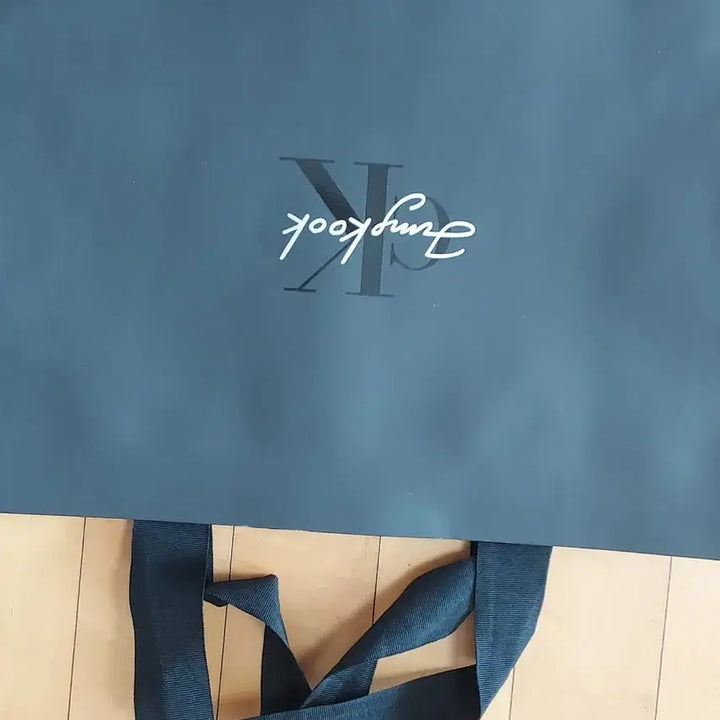 [BUNJANG] Calvin Klein Jungkook The Rebellious Poster &amp; Paper Bag / 캘빈클라인 정국 더 리벨 라이드 포스터 +종이백