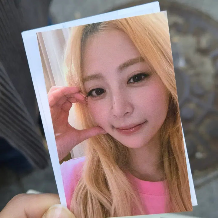 [BUNJANG] LE SSERAFIM Huh Yunjin Boomphala 2nd Week Official Photocard / 르세라핌 허윤진 윤진 붐팔라 2주차 공방포카 포토카드