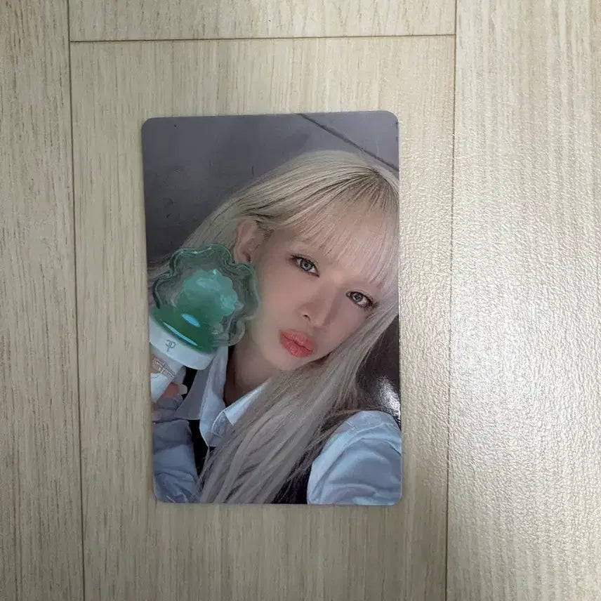 [BUNJANG] fromis_9 Lee Chaeyoung Cheer Stick Photocard / 프로미스나인 이채영 응원봉 포카 팔아요