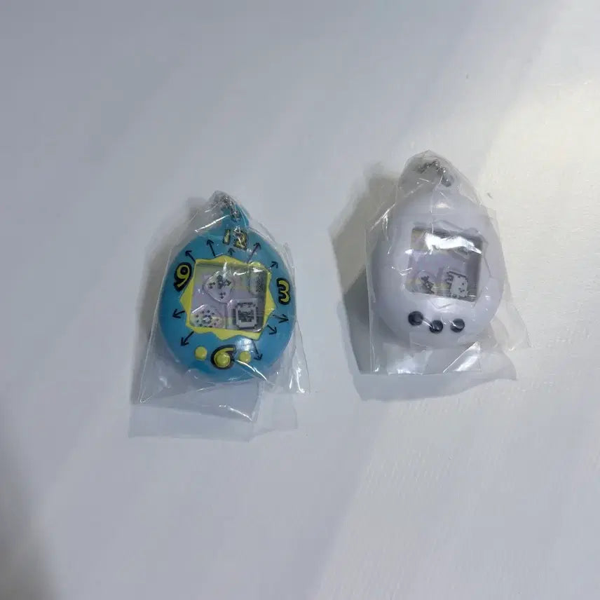 [BUNJANG] Bandai Tamagotchi Shaka Shaka Collection Gacha Keyring Bundle Set / 반다이 다마고치 샤카샤카 컬렉션 가챠 키링 2개일괄