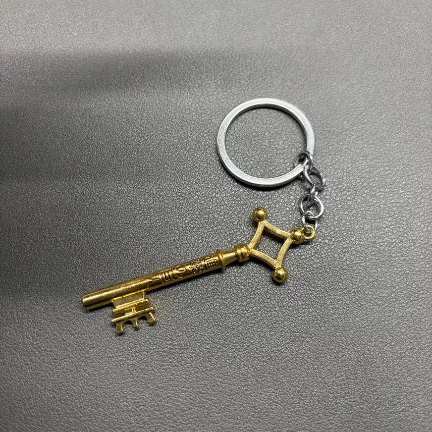 [BUNJANG] Attack on Titan Basement Key Keychain Vintage / 진격의거인 지하실 열쇠 키링 빈티지