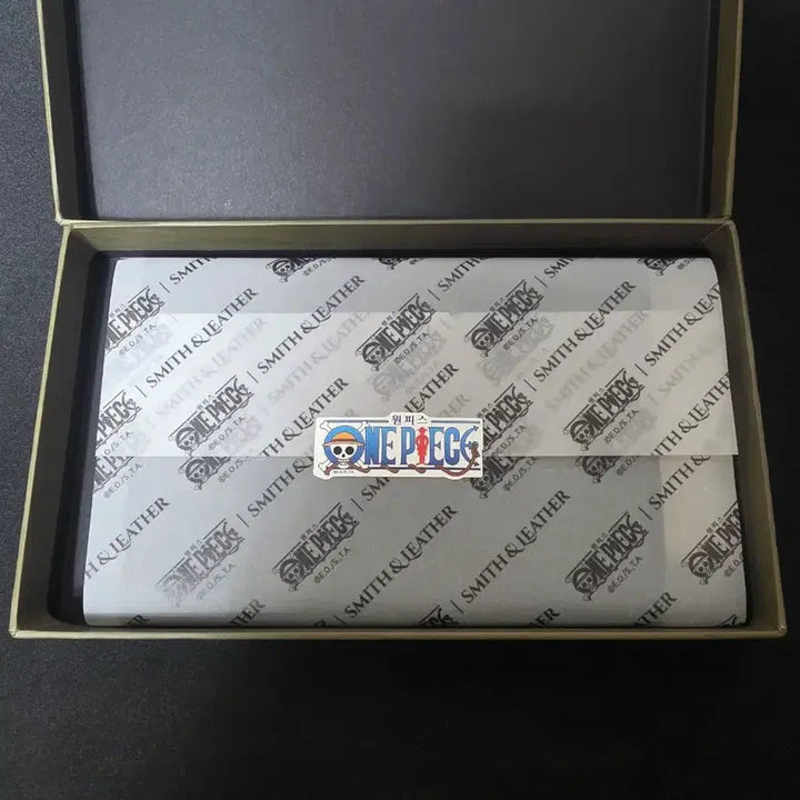 [BUNJANG] One Piece 25th Anniversary Passport Wallet / 원피스 25주년 여권지갑