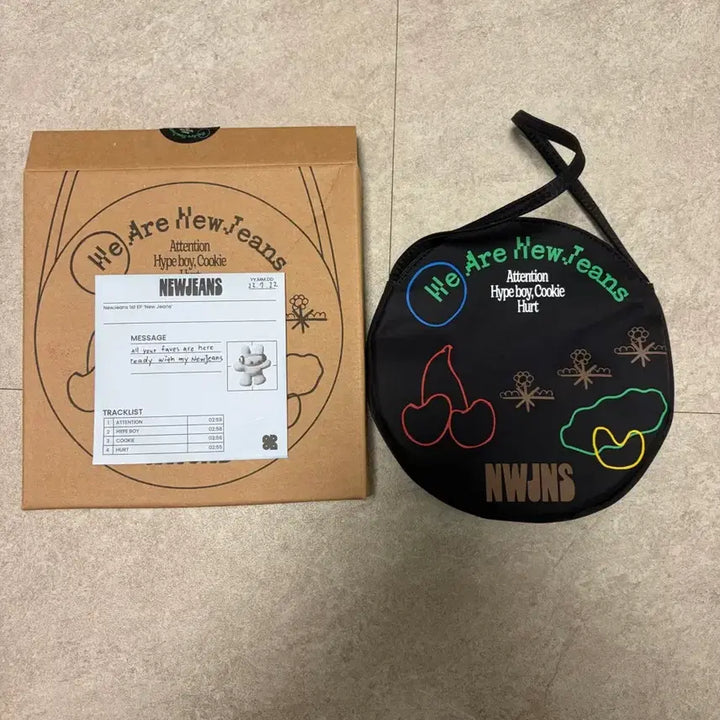 [BUNJANG] NewJeans Bag Album Black / 뉴진스 가방앨범 블랙