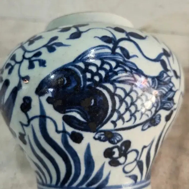 [BUNJANG] Joseon Dynasty Blue and White Porcelain Fish Motif Porcelain Jar / 민국시대 청화백자 어문 도자기 호