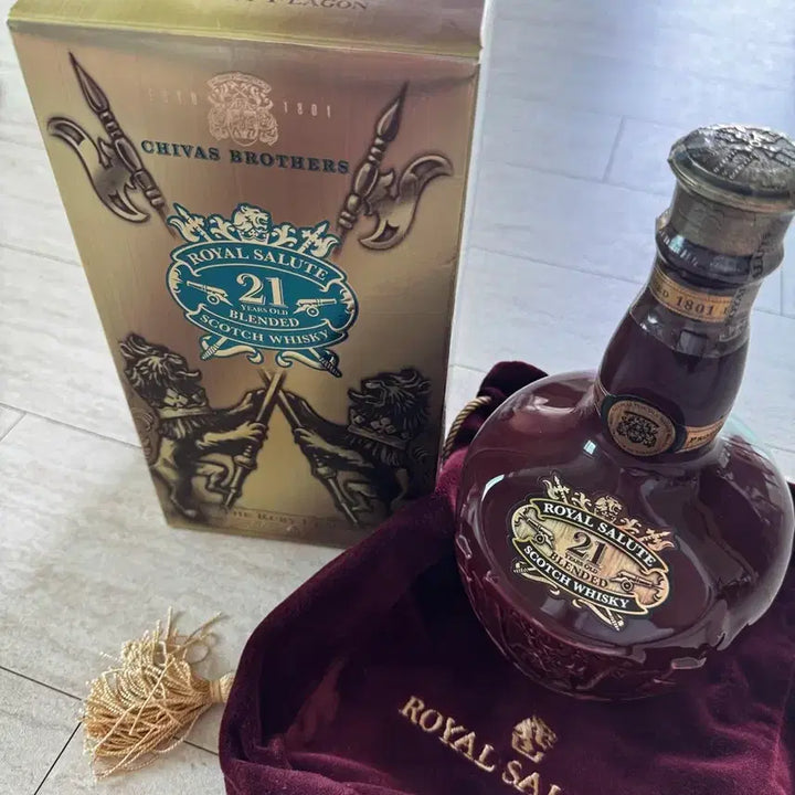 [BUNJANG] Royal Salute 21 Year Old Ruby Flagon Whisky / 로얄 살루트 21년산 루비 플라곤 위스키"}