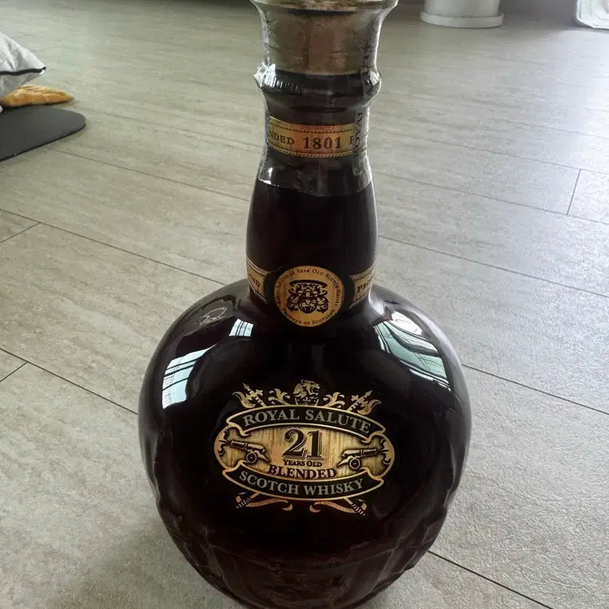 [BUNJANG] Royal Salute 21 Year Old Ruby Flagon Whisky / 로얄 살루트 21년산 루비 플라곤 위스키"}