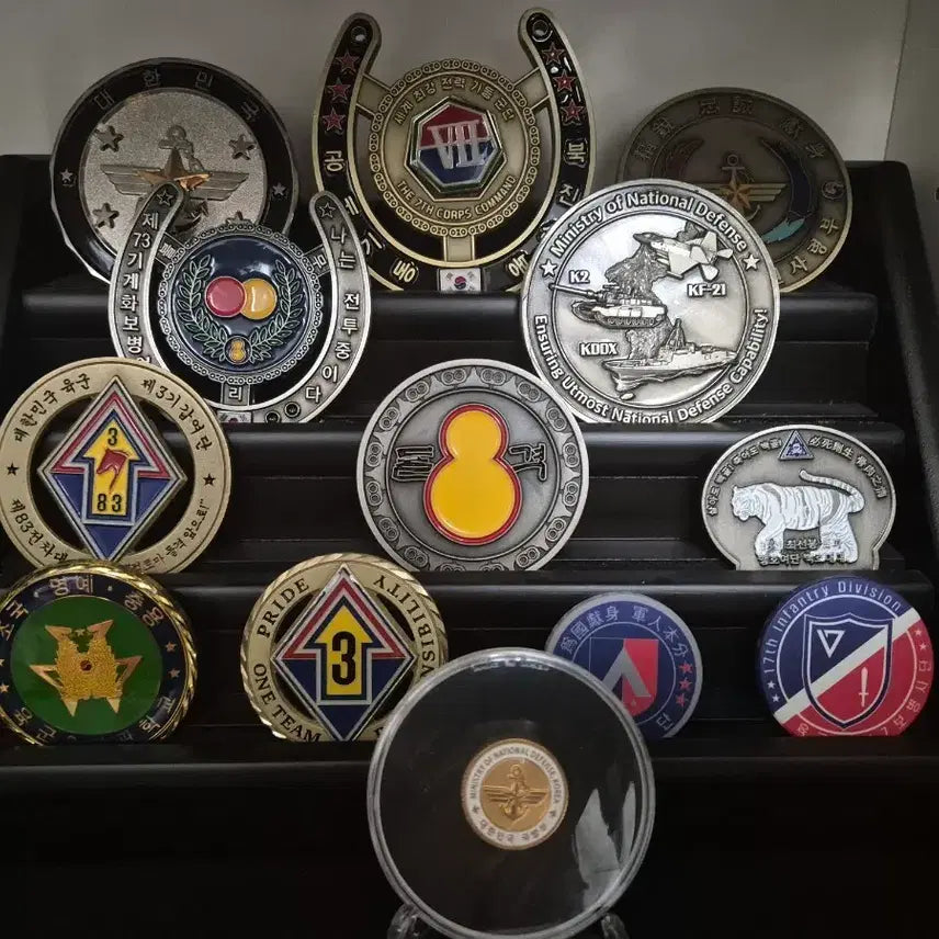 [BUNJANG] Military Unit Coin Bundle Set (13 Coins, Stands) / 부대코인 일괄판매합니다.(코인 13개, 받침대)