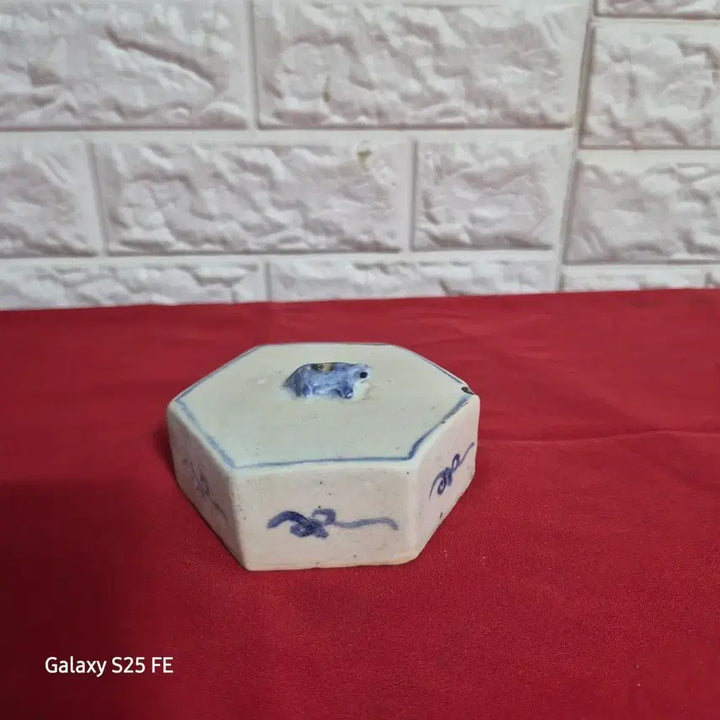[BUNJANG] White Porcelain Hexagonal Inkstone Holder / 백자6각연적