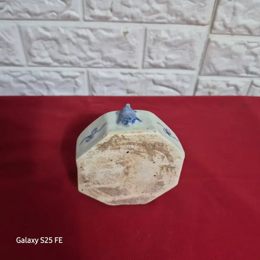 [BUNJANG] White Porcelain Octagonal Inkstone Holder with Turtle Design / 백자8각연적