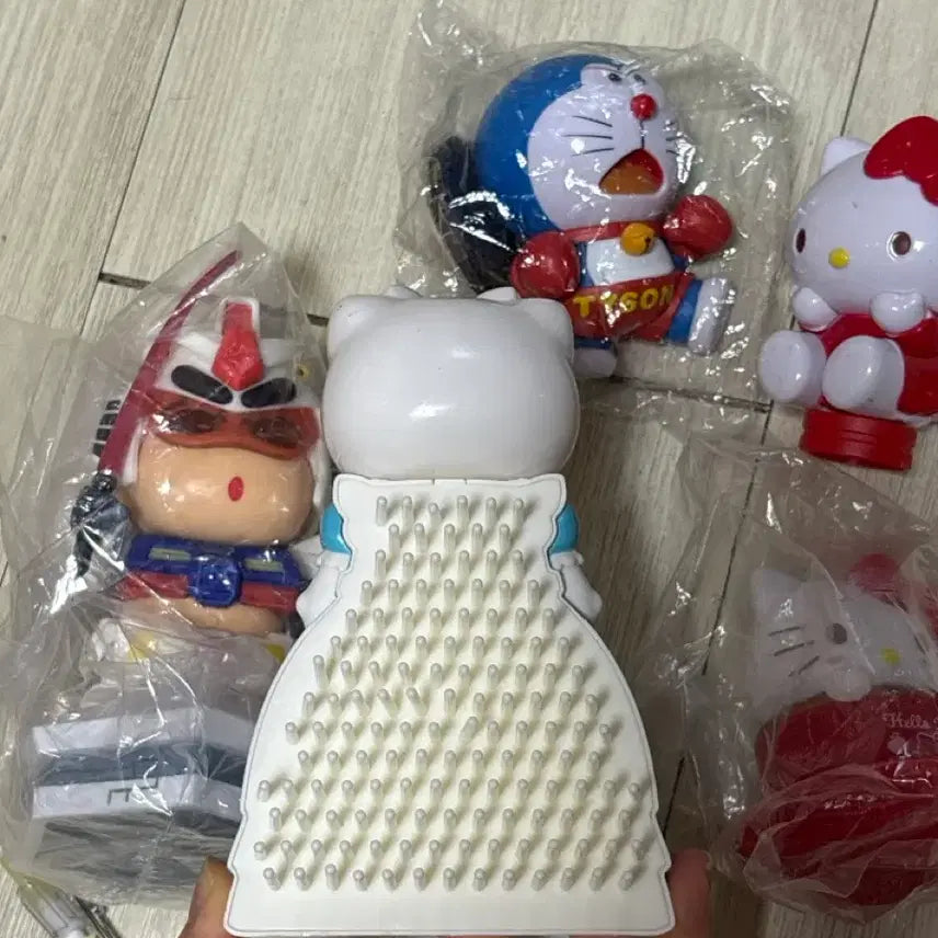 [BUNJANG] Classic Sanrio Kitty, Doraemon, and Crayon Shin-chan Figurines Bundle Set / (이사이슈)고전키티 고전도라에몽 짱구피규어 일괄