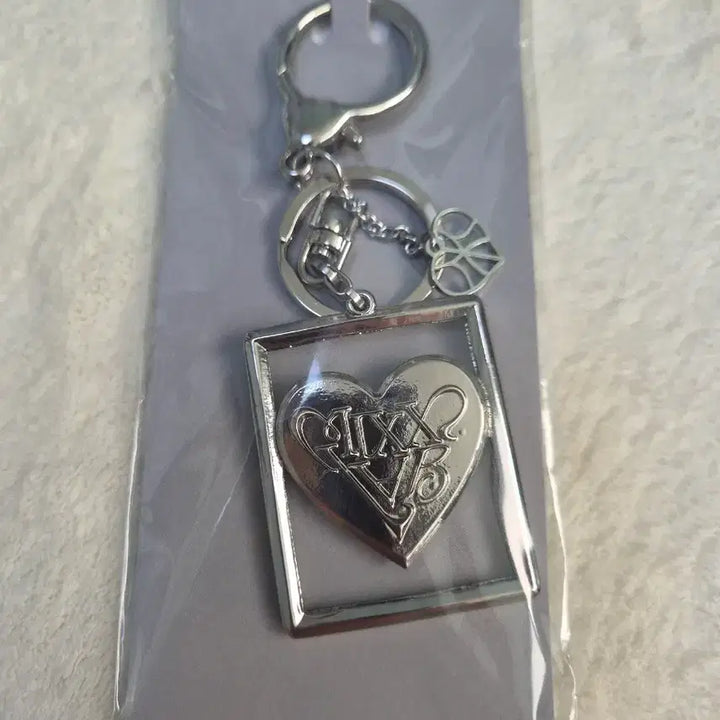 [BUNJANG] NMIXX Mixxercise Studio Photocard Keychain (Sealed) / 엔믹스 믹스랩 키링 증명사진 굿즈 (미개봉)