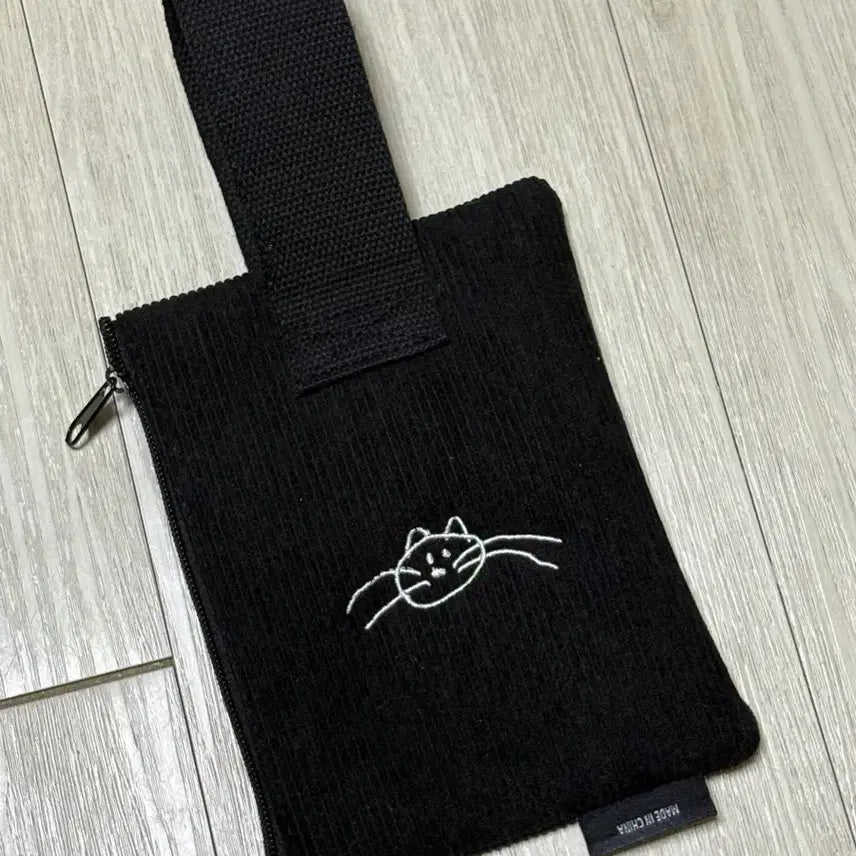 [BUNJANG] Inaapiece Square Corduroy Pouch / 이나피스퀘어 코듀로이 파우치