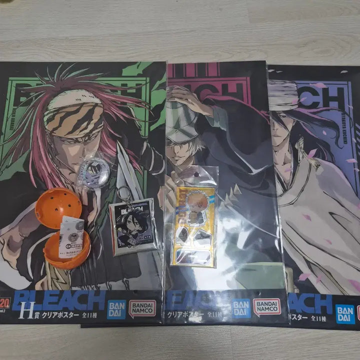 [BUNJANG] Bleach Merchandise Bundle Badge, Keychain, Clear Poster, Acrylic Stand / 블리치 굿즈 일괄판매 뱃지 키링 클리어포스터 아크릴