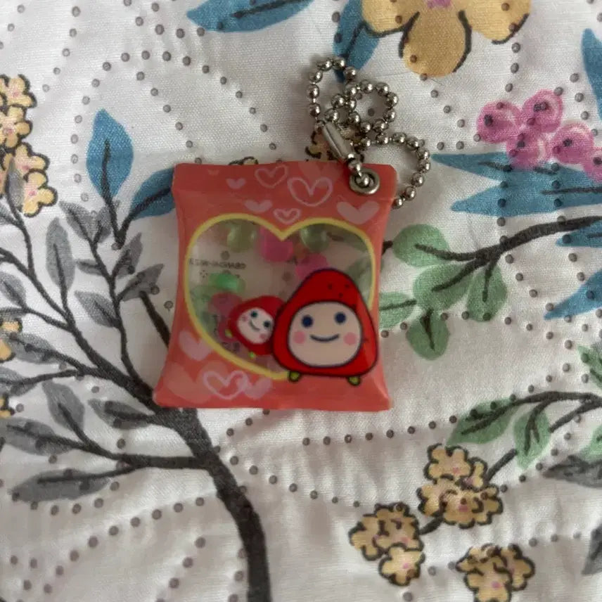 [BUNJANG] Rare Ichigo-chi Tamagotchi Keychain / 레어 다마고치 고전 키링 (이치고치)-13일까지만 2.1