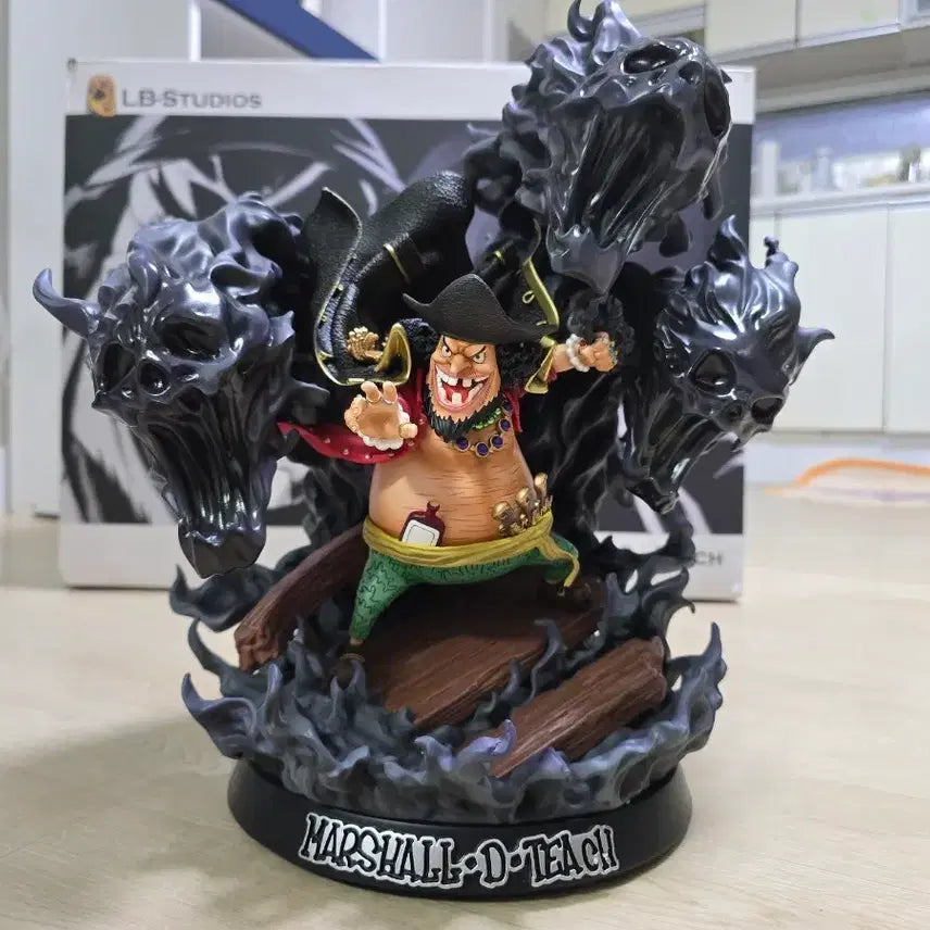 [BUNJANG] LB-STUDIOS One Piece Marshall D. Teach Figure (Unsealed) / LB-STUDIOS 원피스 마샬 D. 티치 레진 피규어 개봉양품