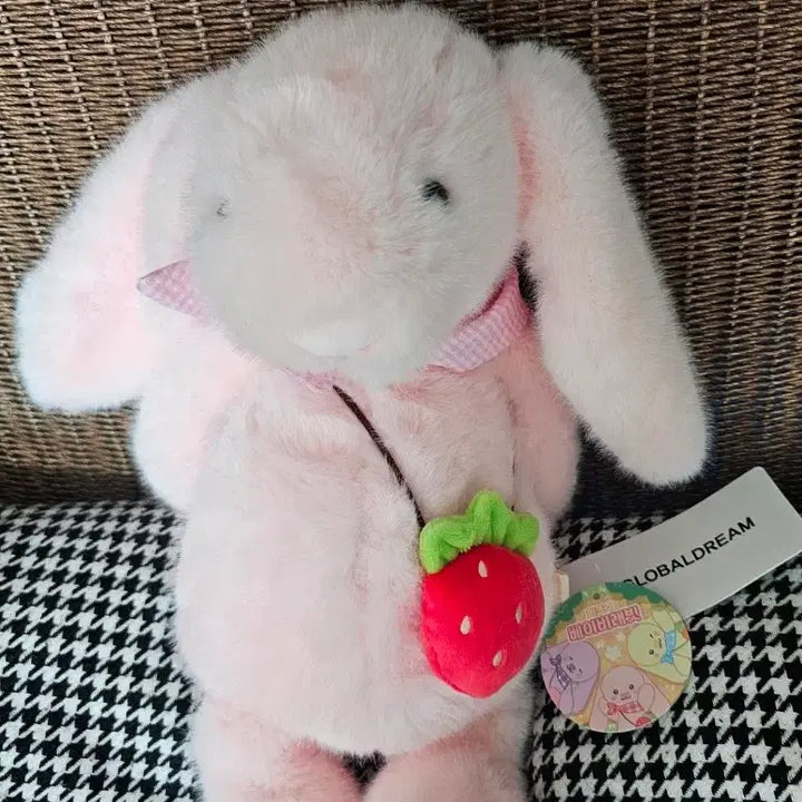 [BUNJANG] Pink Rabbit Plush Toy with Strawberry Accessory / [택 부착 신상품]토끼인형