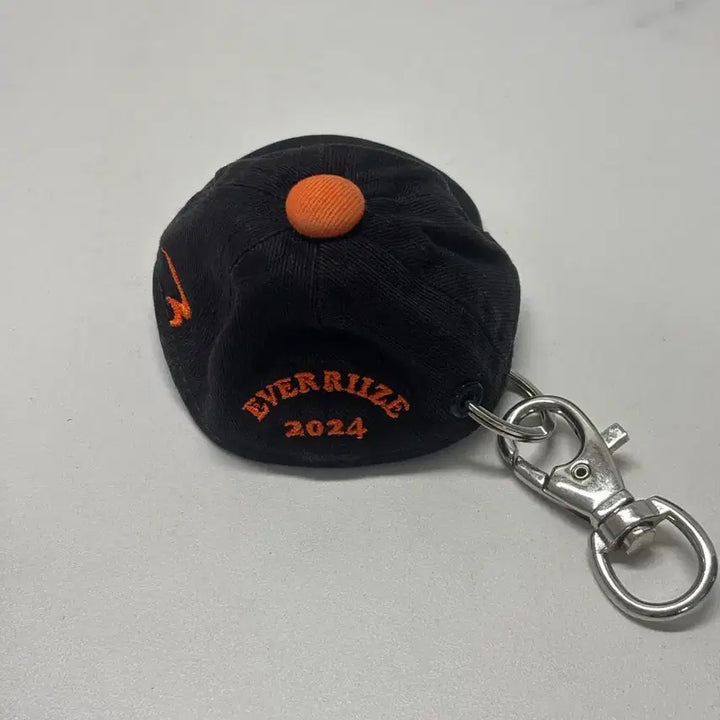 [BUNJANG] Everglow Ball Cap Keyring / 에버라이즈 볼캡 키링