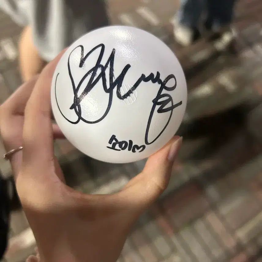 [BUNJANG] IOI Somi Autographed Ball Trade / 아이오아이 싸인볼 교환 세정 소미