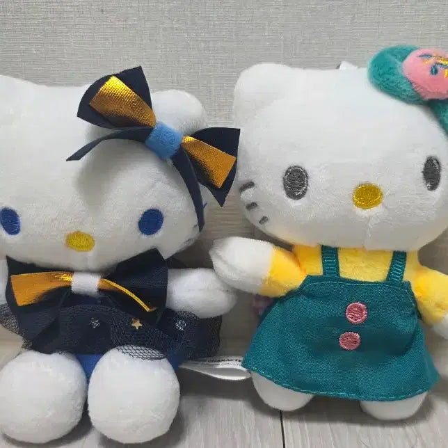 [BUNJANG] Sanrio Hello Kitty 2-Piece Set / 택포)산리오 헬로키티 2마리 세트 일괄판매
