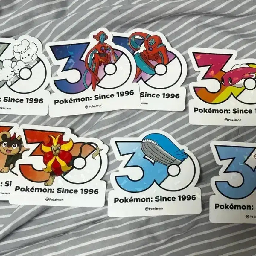 [BUNJANG] Pokemon 30th Anniversary Logo Sticker Bundle Set with Famille (4 figures) / 포켓몬 30주년 로고 스티커 파밀리쥐(4마리) 포함 일괄 판매