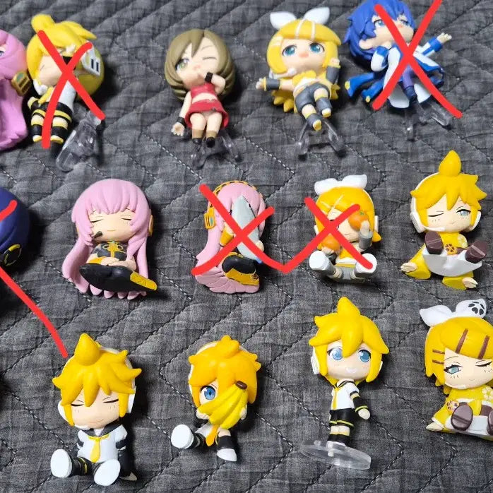 [BUNJANG] Vocaloid Kagamine Rin, Len, Megurine Luka, Meiko Gacha Figure Set / 린 렌 루카 메이코 가챠 피규어 판매