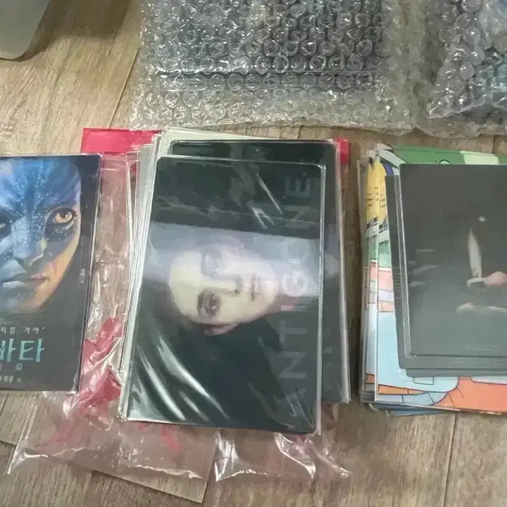 [BUNJANG] Antigone Art House Badge A3 Poster Lenticular Postcard Movie Artist Goods / 안티고네 아트하우스 뱃지  A3 포스터 렌티큘러엽서 영화 아티스트 굿즈